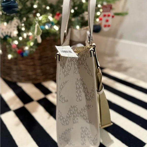 New with tags! Michael Kors “Maple” Tote Bag - Picture 2 of 5